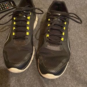 Black and yellow lightweight men’s Puma Sneakers
